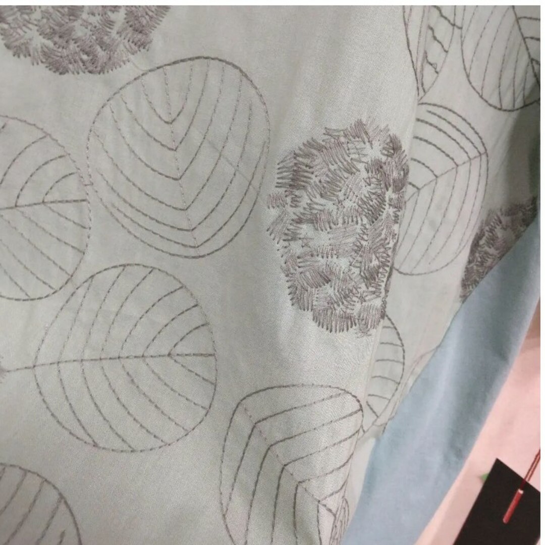 新品タグ付き　コイビトミサキ　異素材切替　刺繍　カットソー　グリーン レディースのトップス(カットソー(長袖/七分))の商品写真