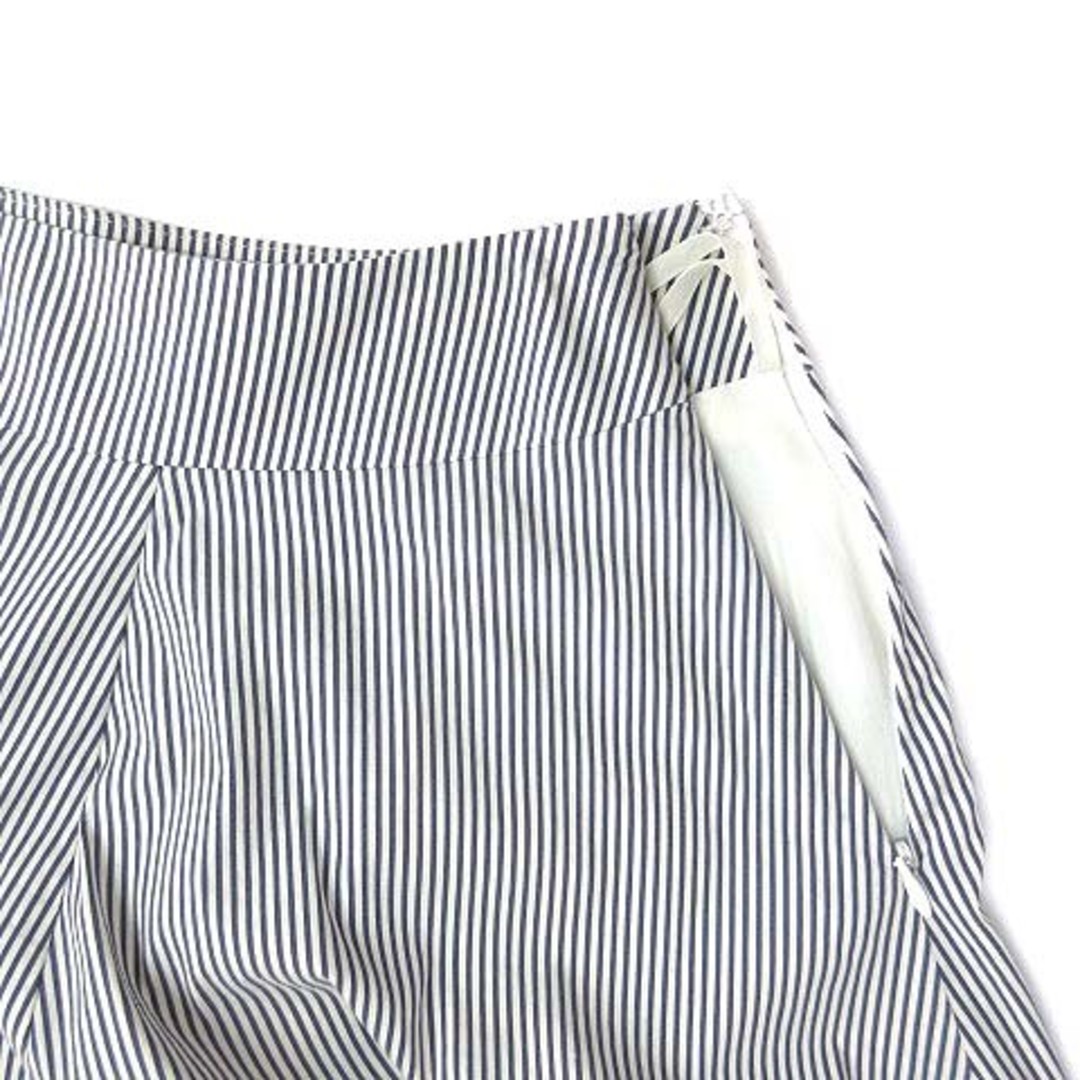 M'S GRACY(エムズグレイシー)のエムズグレイシー ストライブ フレア スカート ストレッチ サックス 38 レディースのスカート(ひざ丈スカート)の商品写真