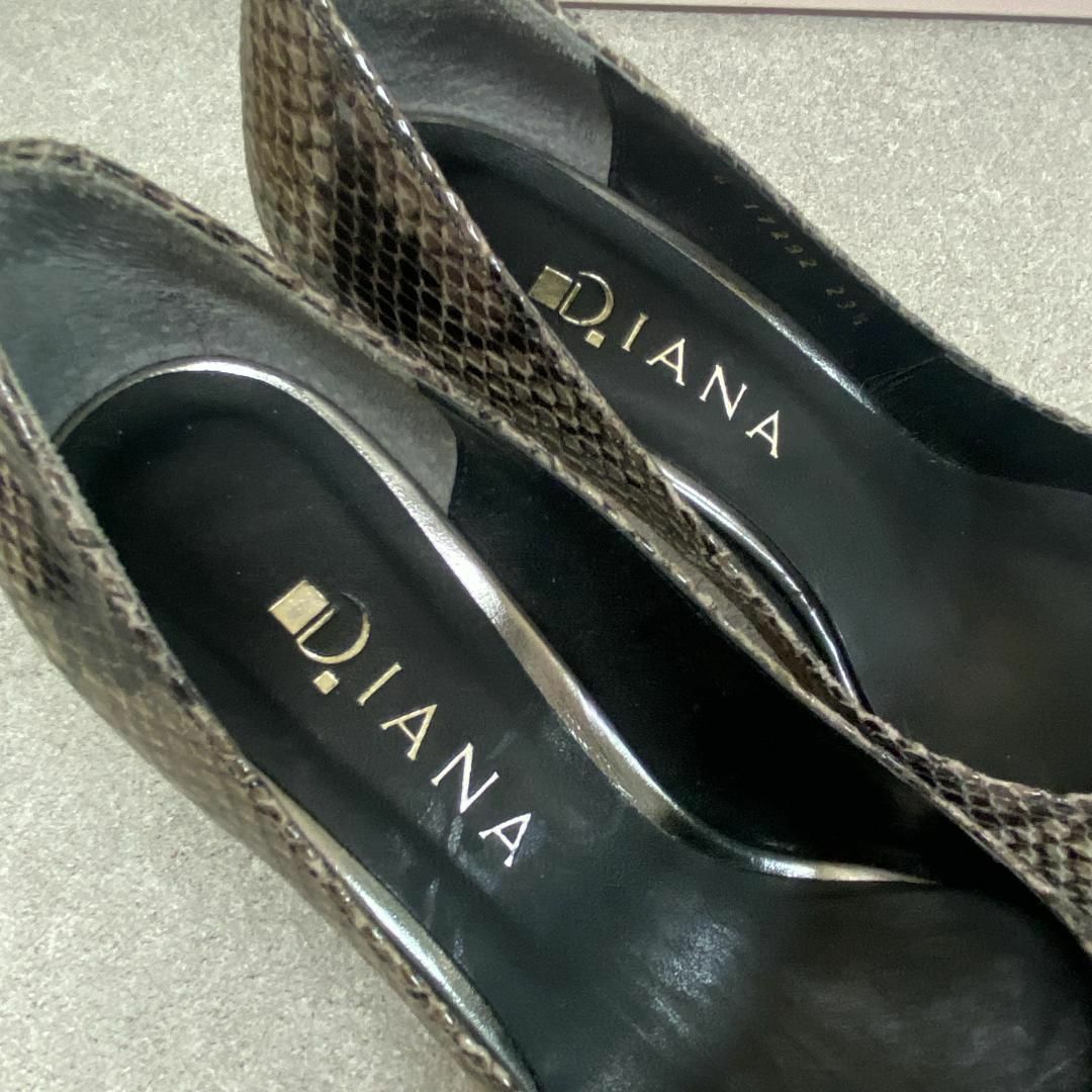 DIANA(ダイアナ)のダイアナ  パイソン柄 ポインテッドトゥ パンプス 23.5㎝ ベージュ系 レディースの靴/シューズ(ハイヒール/パンプス)の商品写真
