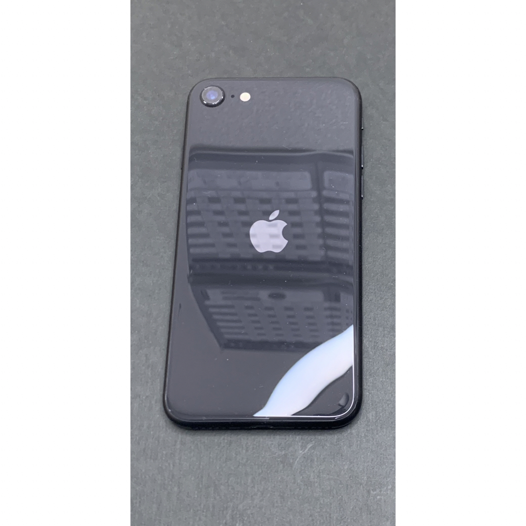 Apple(アップル)のi phone SE 第二世代 スマホ/家電/カメラのスマートフォン/携帯電話(スマートフォン本体)の商品写真
