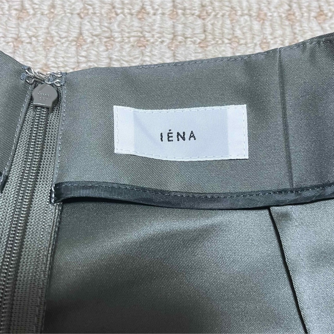 IENA(イエナ)のIENA イエナ サテンタックデザインスカート　スカート　ブラウス　36 シャツ レディースのスカート(ひざ丈スカート)の商品写真