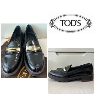 トッズ(TOD'S)のトッズ　ブラックレザー　ゴールドプレート　ローファー(ローファー/革靴)