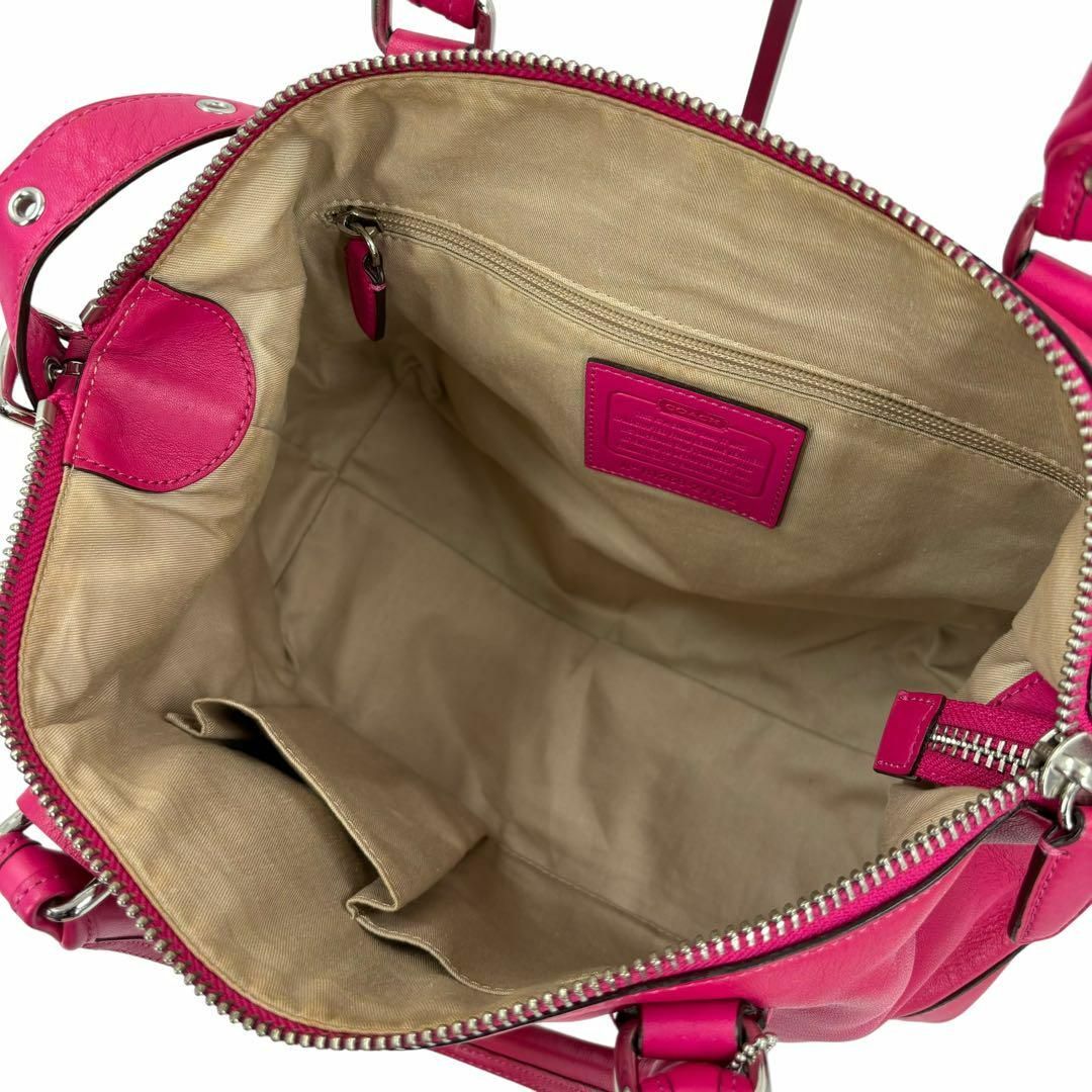 COACH(コーチ)のコーチ　2WAYショルダートートバッグ　タッセル　肩がけ　ピンク　レザー レディースのバッグ(トートバッグ)の商品写真