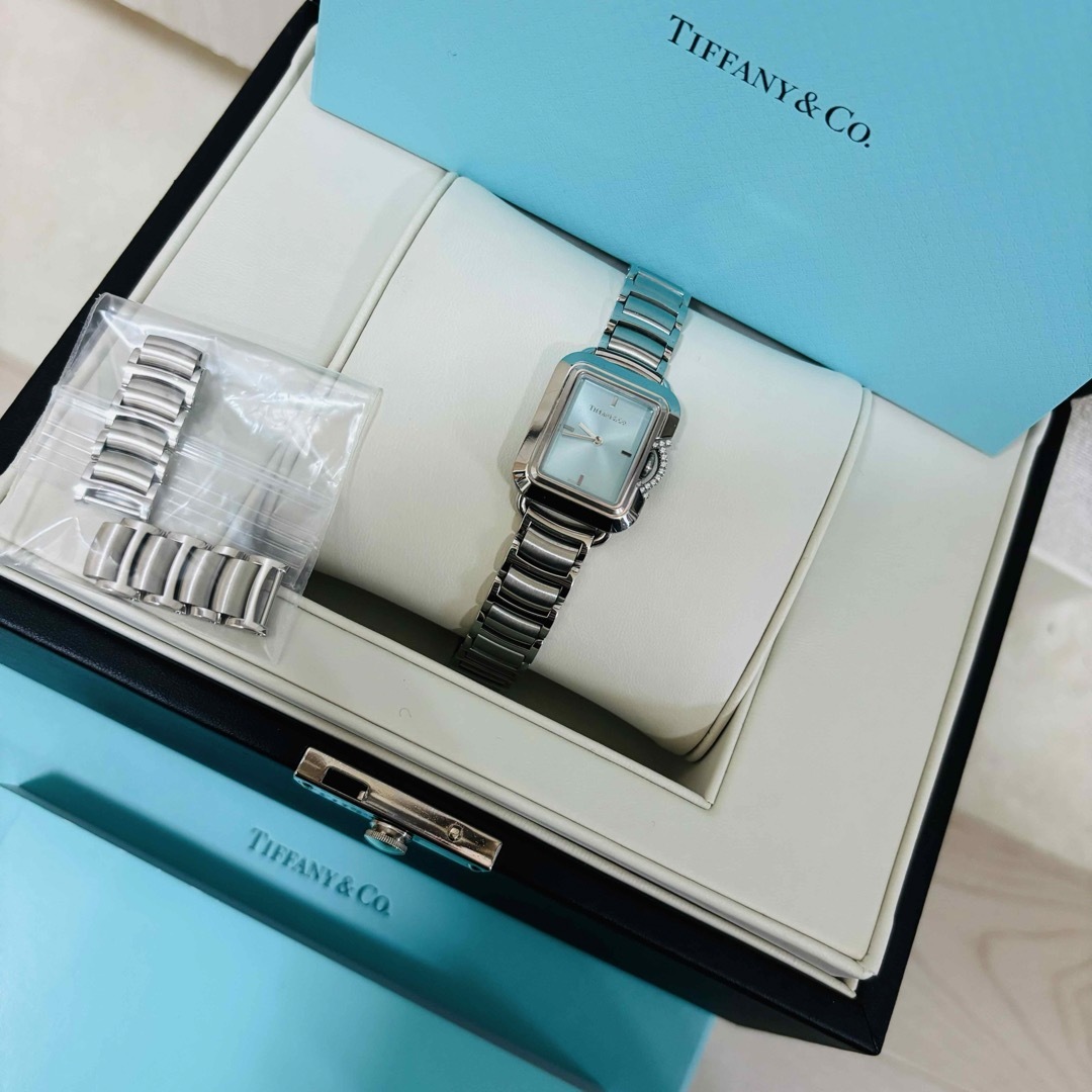 Tiffany & Co.(ティファニー)のティファニー　レクタングルTスマイル　ダイヤモンドウォッチ　ティースマイル腕時計 レディースのファッション小物(腕時計)の商品写真