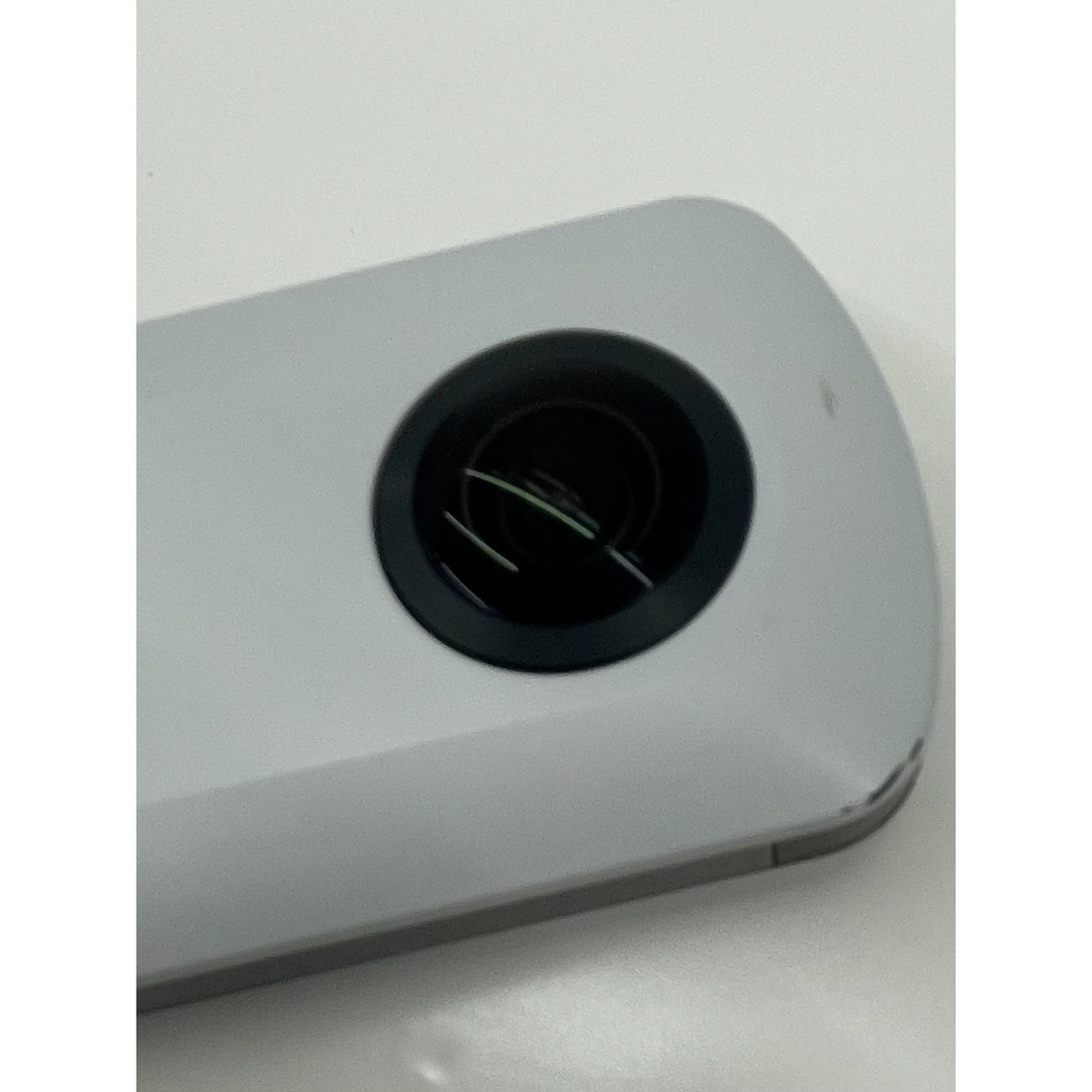 RICOH(リコー)のRICOH THETA SC ホワイト スマホ/家電/カメラのカメラ(コンパクトデジタルカメラ)の商品写真