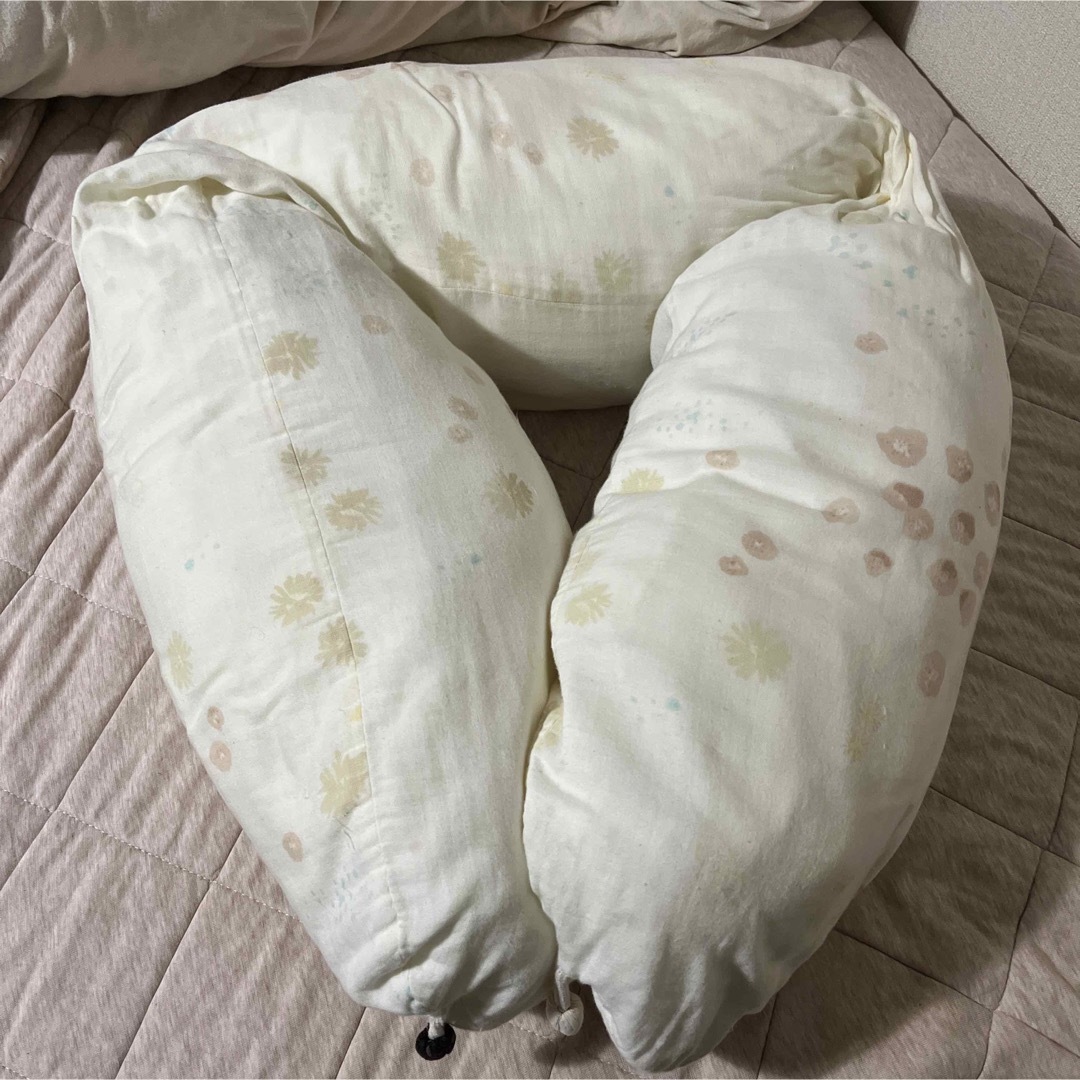NAOMI ITO(ナオミイトウ)の抱き枕 授乳クッション ナオミイトウ キッズ/ベビー/マタニティのマタニティ(その他)の商品写真