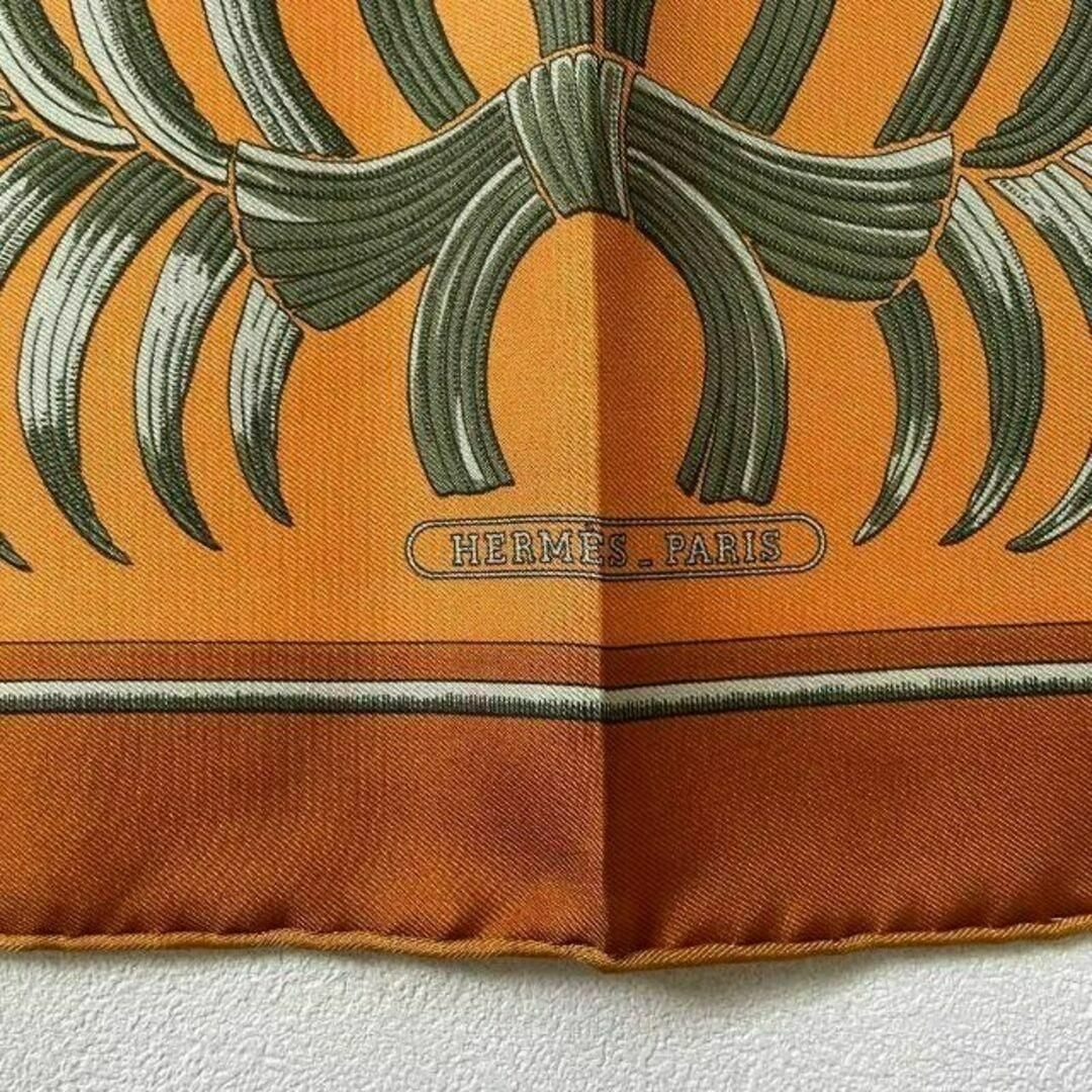 Hermes(エルメス)の新品 未使用 HERMES エルメス スカーフ プチカレ 45 王者の虎 茶 レディースのファッション小物(バンダナ/スカーフ)の商品写真