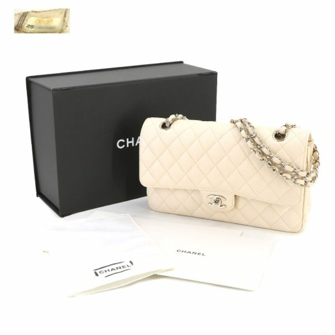 CHANEL(シャネル)の新品同様 シャネル CHANEL マトラッセ 25 チェーン ショルダー バッグ キャビアスキン ホワイト A01112 シルバー 金具 VLP 90231959 レディースのバッグ(ショルダーバッグ)の商品写真