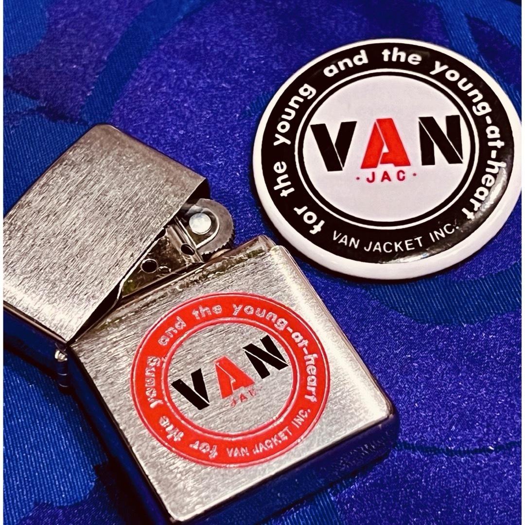 VAN Jacket(ヴァンヂャケット)のVAN缶バッチ44mmと32mm2個セット　大変貴重！ メンズのファッション小物(その他)の商品写真