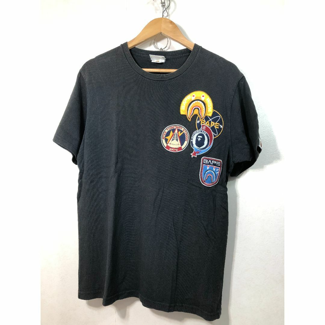 100551● A BATHING APE ワッペン Tシャツ M ブラック ア メンズのトップス(Tシャツ/カットソー(半袖/袖なし))の商品写真