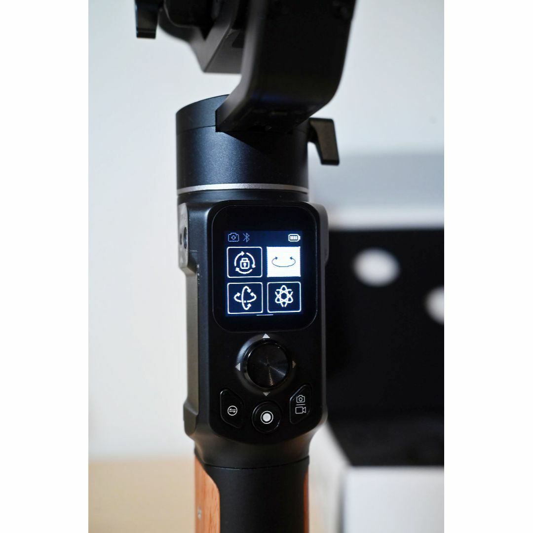 Feiyu Tech(フェイユーテック)の Feiyu Tech AK2000C ジンバル　純正ハンドルグリップ付 スマホ/家電/カメラのカメラ(その他)の商品写真