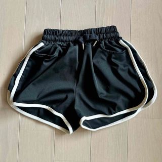 【超美品】女の子 110 サイドライン ショートパンツ ジャージ スポーティ 黒(パンツ/スパッツ)