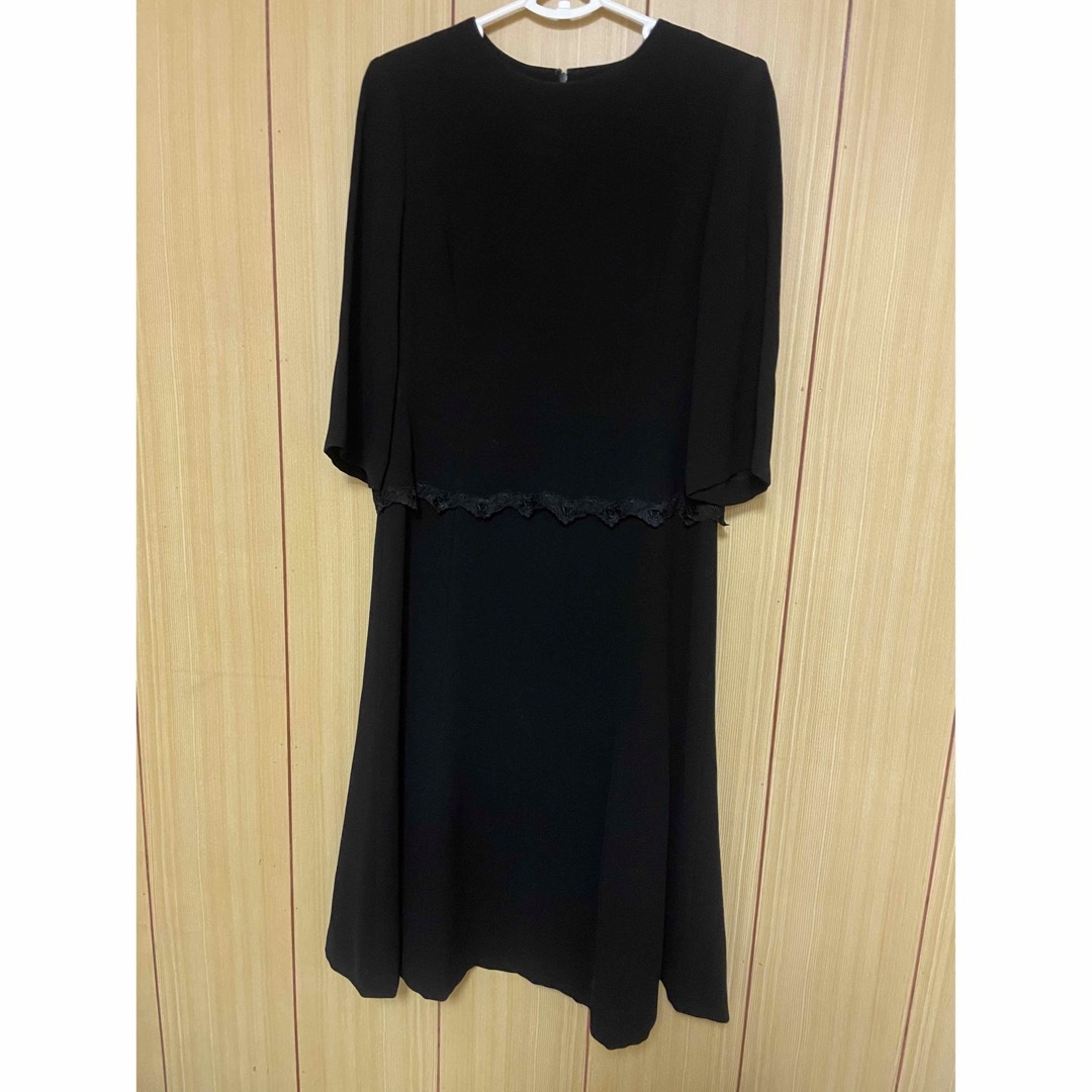 スッキリとしたデザインの礼服 ブラック レディースのフォーマル/ドレス(礼服/喪服)の商品写真