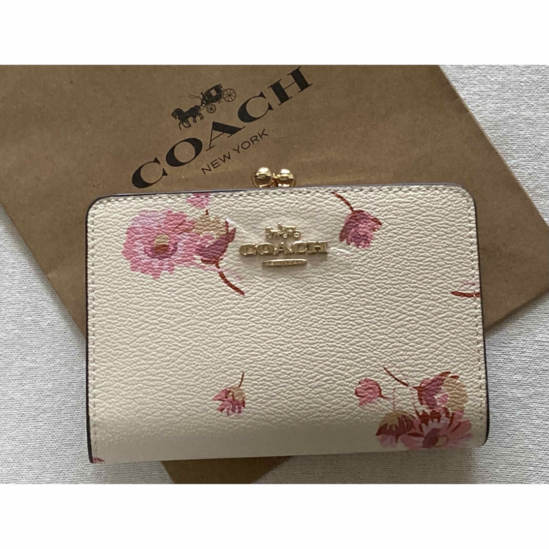 COACH(コーチ)の新品　COACH コーチ　二つ折り財布　花柄　フラワー　がま口　キスロック レディースのファッション小物(財布)の商品写真