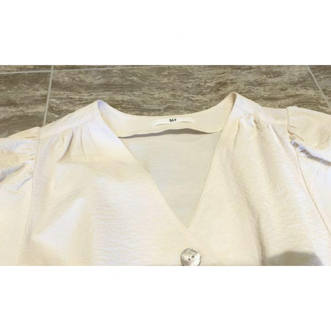 SLY(スライ)の未使用 SLYスライ パフスリーブブラウス レディースのトップス(シャツ/ブラウス(半袖/袖なし))の商品写真