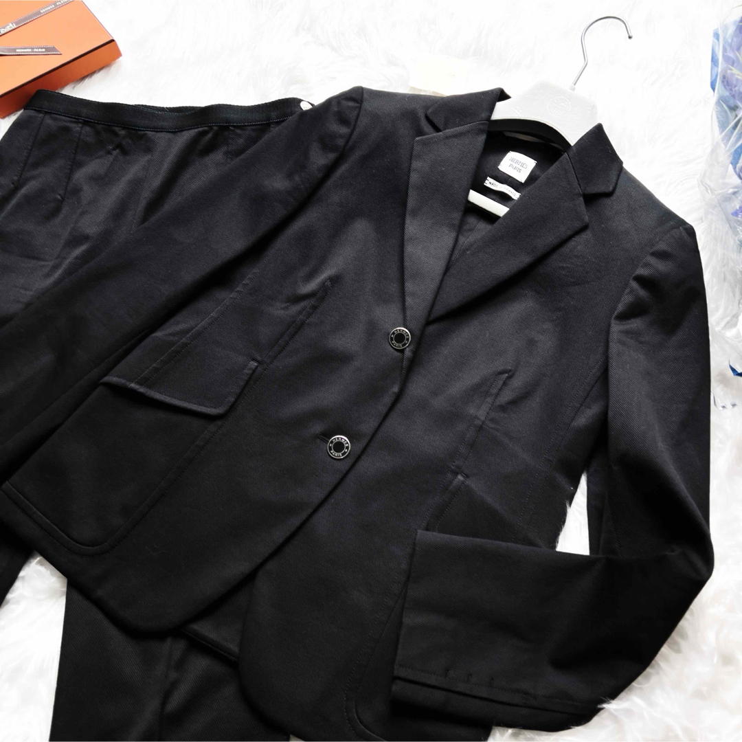 Hermes(エルメス)の極美品　HERMESエルメス　コットン　セリエ　テープ　スーツ　セットアップ　黒 レディースのフォーマル/ドレス(スーツ)の商品写真
