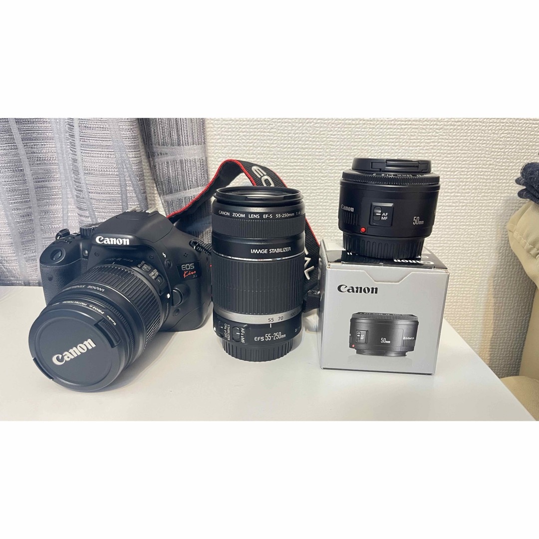 Canon EOS KISS X4 Wズームキット+EF50mm F1.8 II スマホ/家電/カメラのカメラ(デジタル一眼)の商品写真