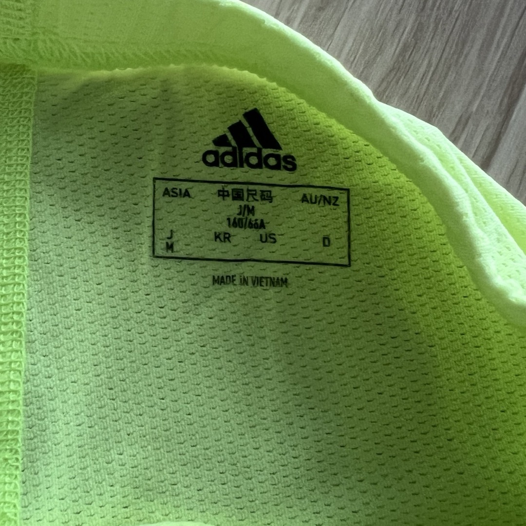 adidas(アディダス)のアディダス 黄緑 緑 ワンピース 蛍光 ゴルフ スポーツ/アウトドアのゴルフ(ウエア)の商品写真