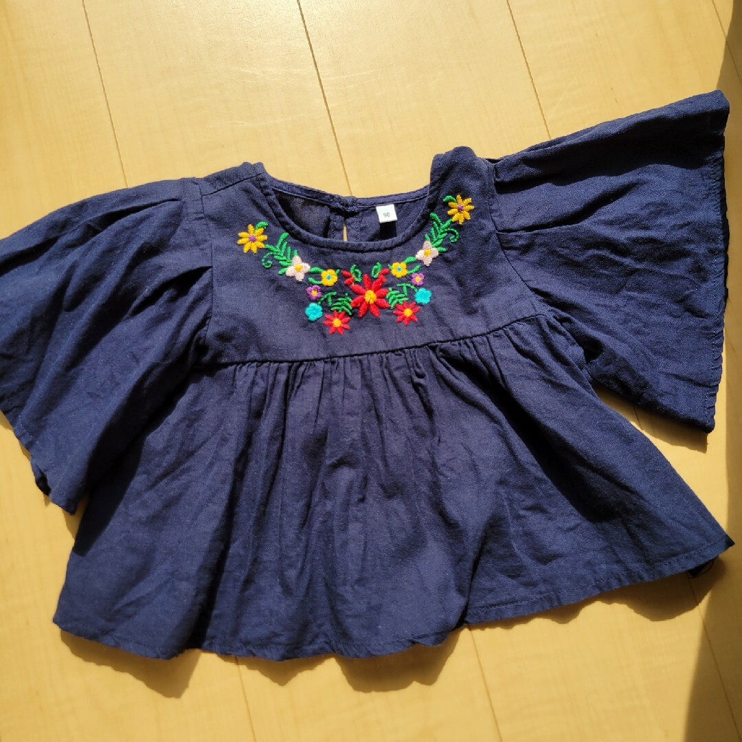 西松屋(ニシマツヤ)の刺繍入りブラウス キッズ/ベビー/マタニティのキッズ服女の子用(90cm~)(ブラウス)の商品写真