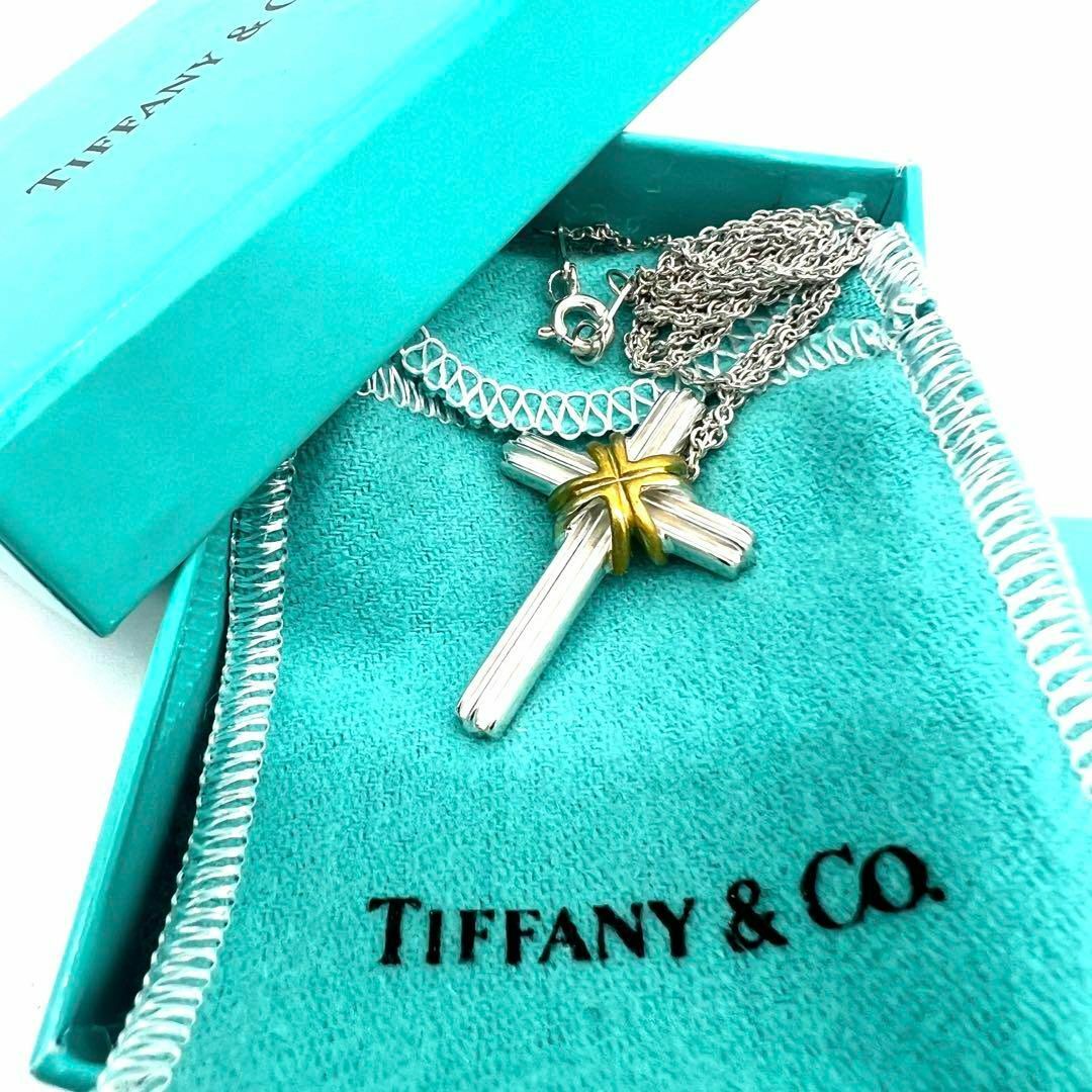 Tiffany & Co.(ティファニー)のTiffany & Co. シグネチャー クロス ネックレス  925/750 レディースのアクセサリー(ネックレス)の商品写真