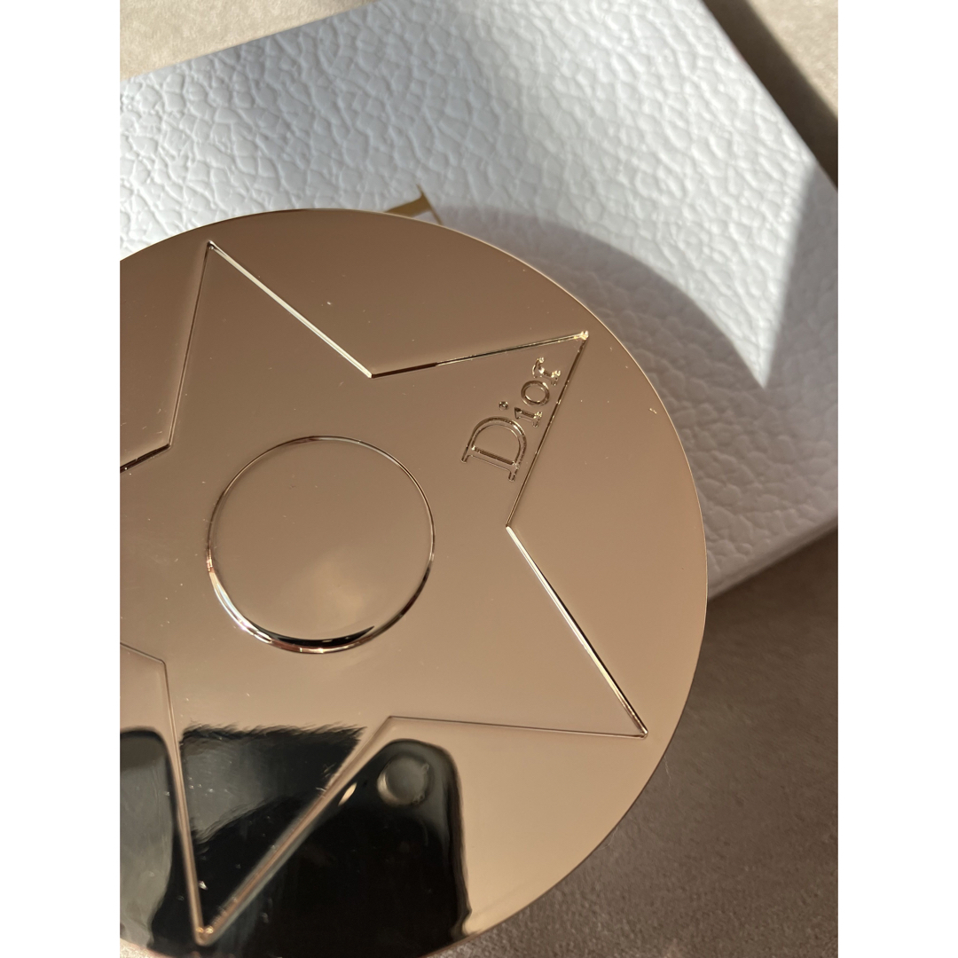 Christian Dior(クリスチャンディオール)の新品　ノベルティ 限定 コンパクトミラー ゴールド色　  レディースのファッション小物(ミラー)の商品写真