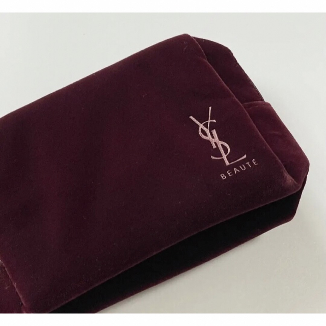 Yves Saint Laurent Beaute(イヴサンローランボーテ)の新品　イヴサンローラン　ノベルティ ポーチ ワインレッド レディースのファッション小物(ポーチ)の商品写真