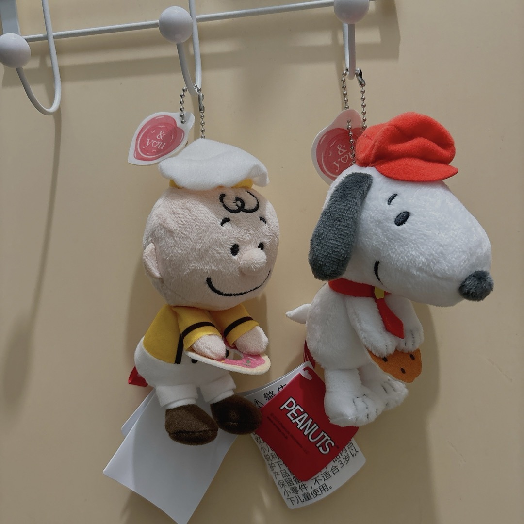 SNOOPY(スヌーピー)のスヌーピー　&you スイーツキーチェーンマスコット　チャーリーブラウン エンタメ/ホビーのおもちゃ/ぬいぐるみ(キャラクターグッズ)の商品写真