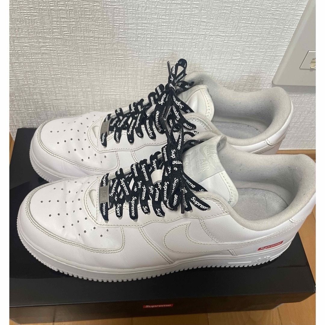 Supreme(シュプリーム)の【美品】Supreme × Nike Air Force 1 Low White メンズの靴/シューズ(スニーカー)の商品写真