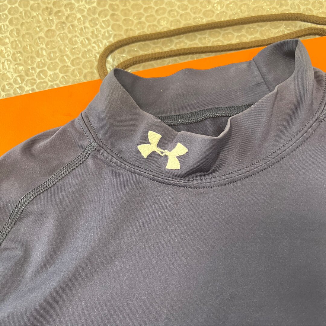 UNDER ARMOUR(アンダーアーマー)の訳あり　アンダーアーマー HEATGEAR ヒートギア　長袖　Tシャツ　ネイビー レディースのトップス(Tシャツ(長袖/七分))の商品写真