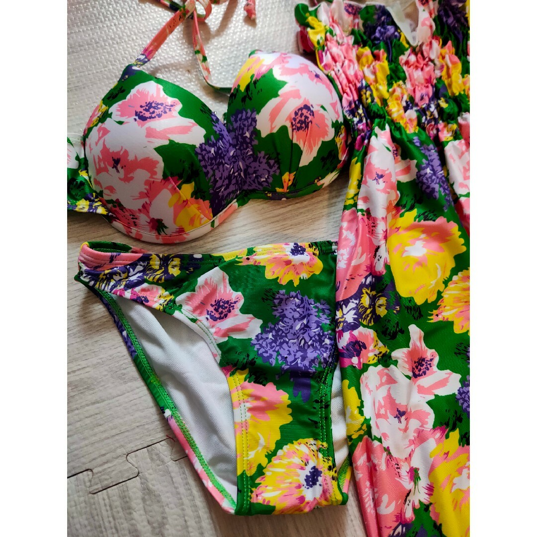 【新品未使用】ビキニ ワンピース セパレート 花柄 レディースの水着/浴衣(水着)の商品写真