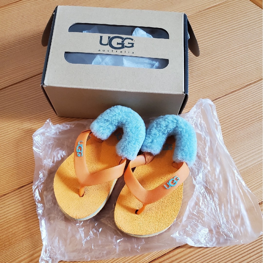 UGG(アグ)のUGGサンダル キッズ/ベビー/マタニティのベビー靴/シューズ(~14cm)(サンダル)の商品写真