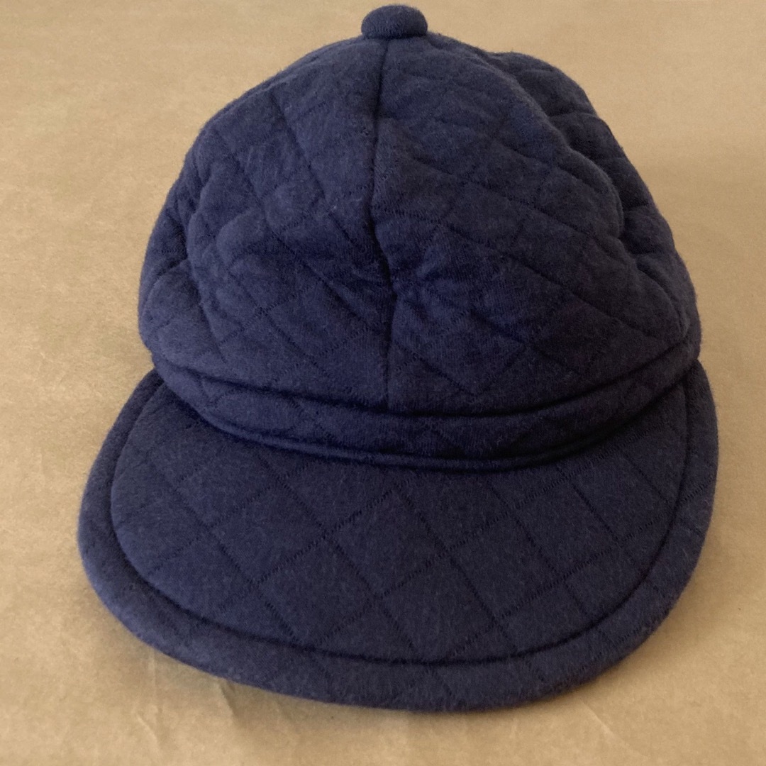 MUJI (無印良品)(ムジルシリョウヒン)の無印良品　キッズ　帽子　キャップ　キルティング　スウェット生地　ネイビー52cm キッズ/ベビー/マタニティのこども用ファッション小物(帽子)の商品写真
