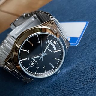 CASIO - 【限定1 本】カシオ　アナログ腕時計　新品　レトロシンプルデザイン　海外モデル