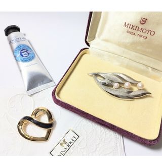 ミキモト(MIKIMOTO)のミキモト　ニナリッチ　ブローチ　ロクシタン　ハンカチ(ブローチ/コサージュ)