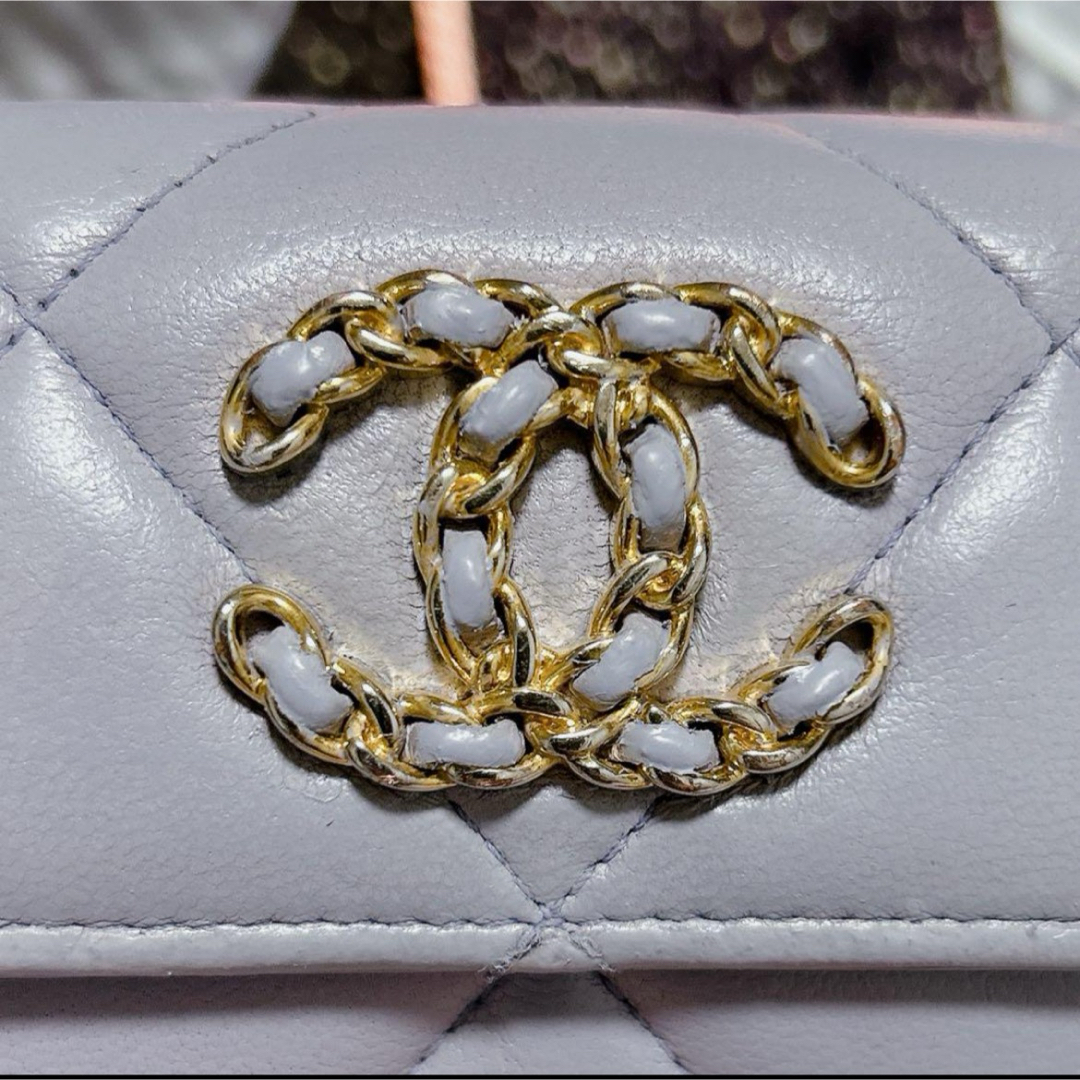 CHANEL(シャネル)の【CHANEL】入手困難☆ディズヌフ人気シリーズ☆三つ折り財布☆限定カラー☆ レディースのファッション小物(財布)の商品写真