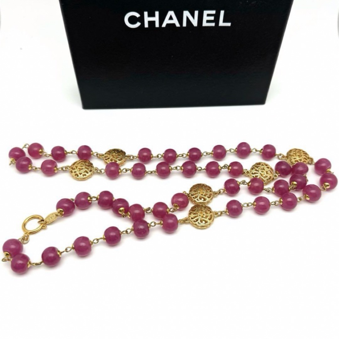 CHANEL(シャネル)のシャネル　ネックレス　ヴィンテージ　カラーストーン　ゴールド　ピンク レディースのアクセサリー(ネックレス)の商品写真