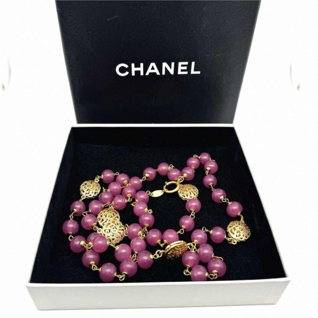 CHANEL(シャネル)のシャネル　ネックレス　ヴィンテージ　カラーストーン　ゴールド　ピンク レディースのアクセサリー(ネックレス)の商品写真