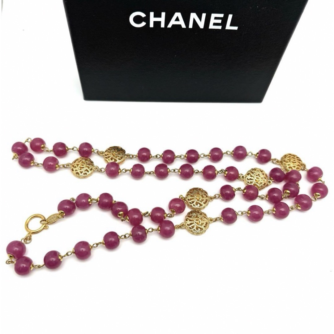 CHANEL(シャネル)のシャネル　ネックレス　ヴィンテージ　カラーストーン　ゴールド　ピンク レディースのアクセサリー(ネックレス)の商品写真