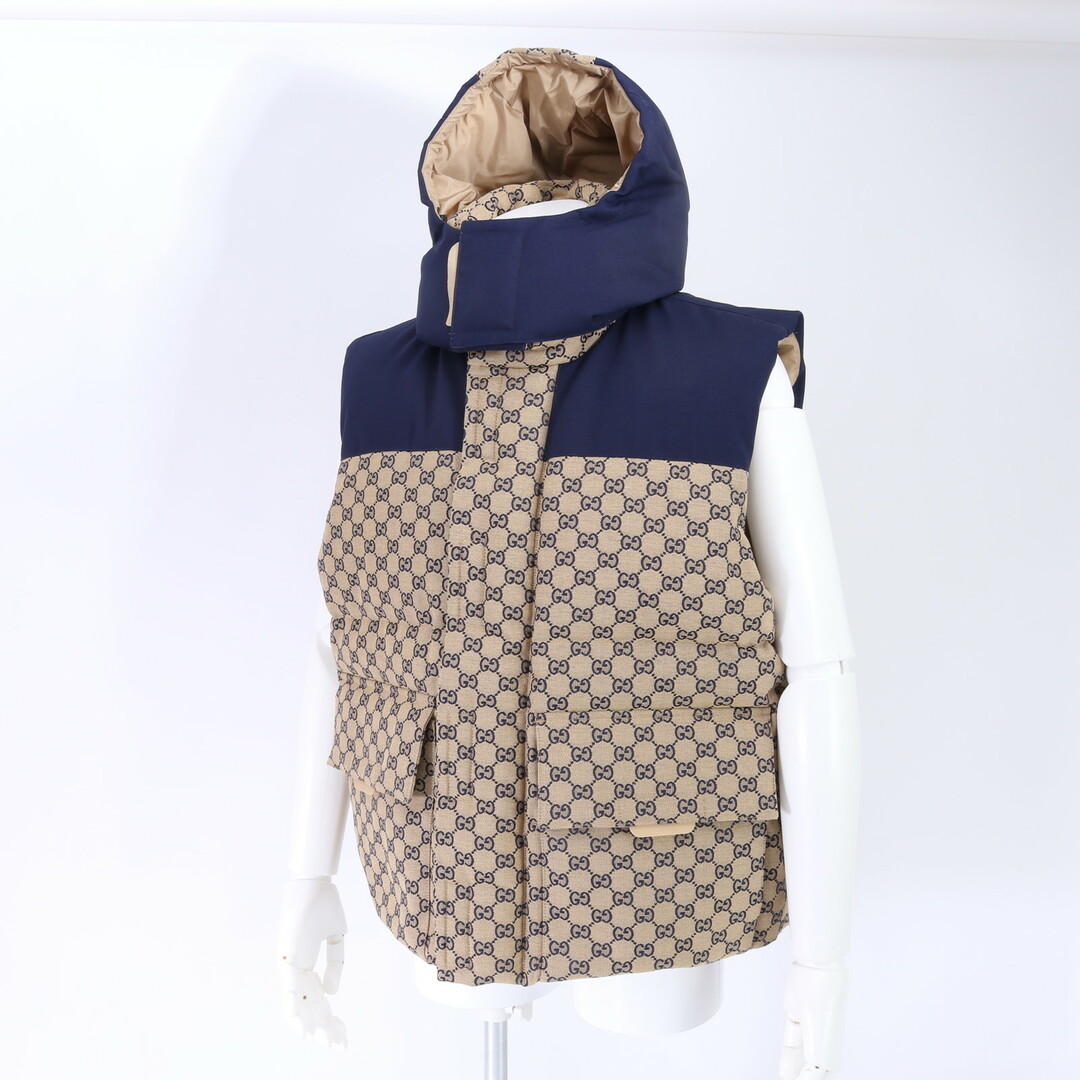 Gucci - 新品同様 現行品 グッチ GGキャンバス ダウンベスト 取り外し Gucci - 新品同様 現行品 グッチ GGキャンバス ダウンベスト 取り外し