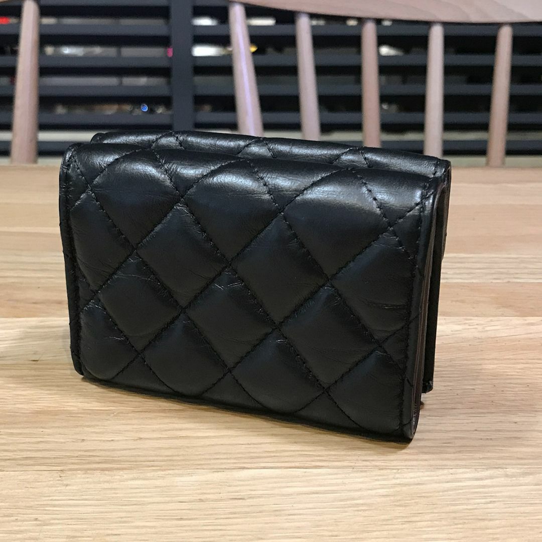 CHANEL(シャネル)の新品未使用 シャネル 2.55 マトラッセ 3つ折り財布 ヴィンテージカーフ 黒 レディースのファッション小物(財布)の商品写真
