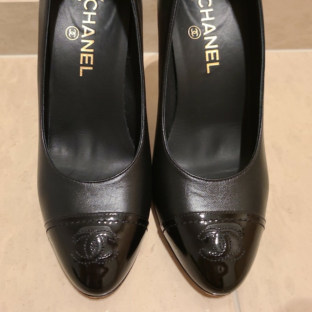 CHANEL(シャネル)のCHANEL COCOマーク パンプス サイズ 38 レディースの靴/シューズ(ハイヒール/パンプス)の商品写真