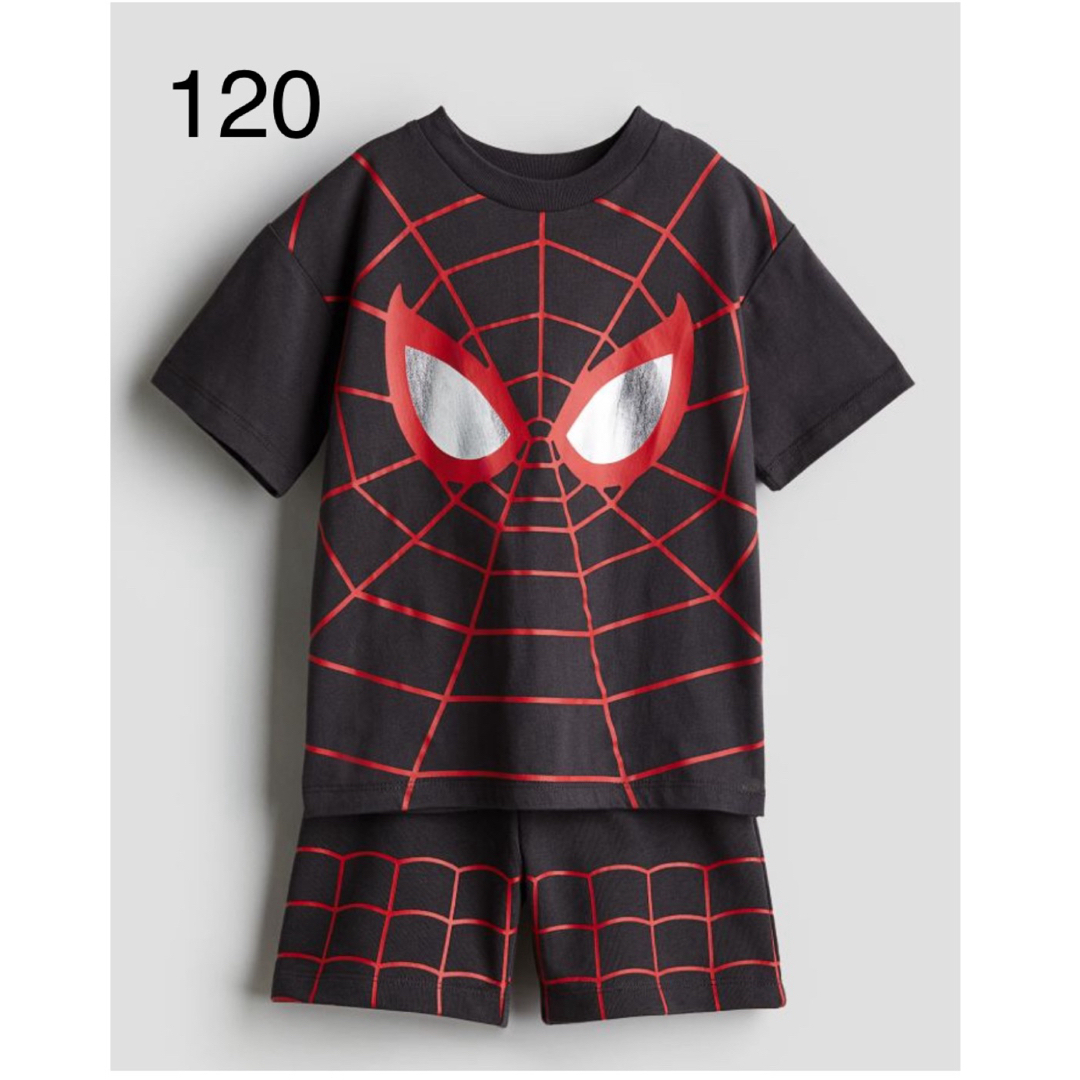 H&M(エイチアンドエム)の《新作》新品　スパイダーマン　Tシャツ&ショートパンツ　セットアップ　120 キッズ/ベビー/マタニティのキッズ服男の子用(90cm~)(Tシャツ/カットソー)の商品写真