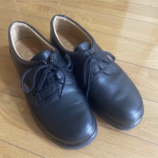 ペダラ(Pedala（asics）)の【値下げ】PEDALA 22.5cm ブラック(ローファー/革靴)