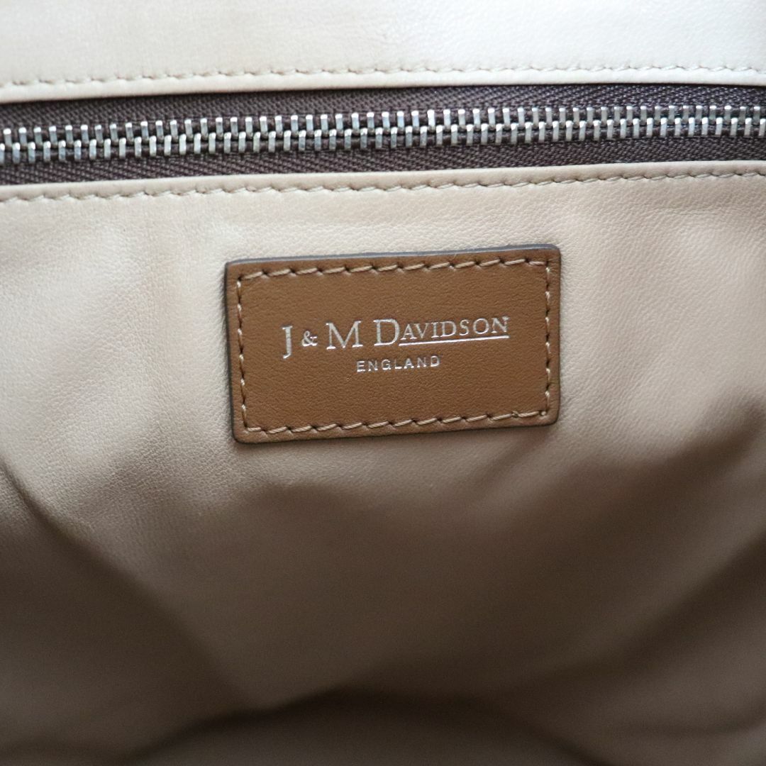 J&M DAVIDSON(ジェイアンドエムデヴィッドソン)のJ&M DAVIDSON ミニデイジー ウィズ スタッズ レザー ハンド バッグ レディースのバッグ(ハンドバッグ)の商品写真