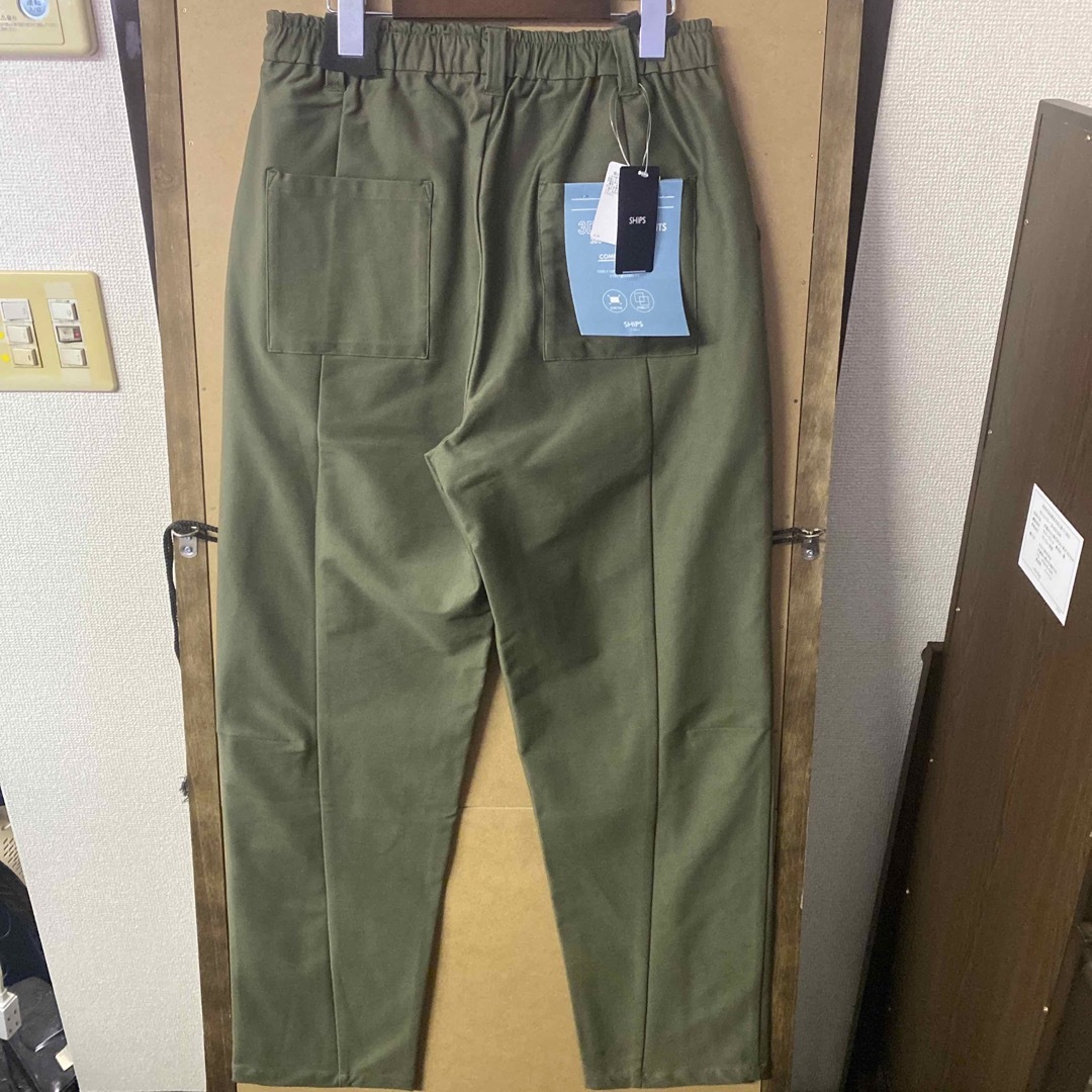 SHIPS(シップス)の【新品】SHIPS ウエストリブ 3D TAPERED PANTS Lサイズ メンズのパンツ(スラックス)の商品写真