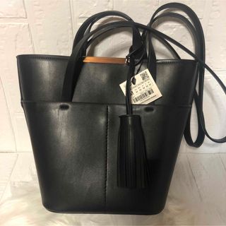 ザラ(ZARA)の新品　ザラ　ZARA 黒　バケツ型　タッセルチャーム　2way バック(ショルダーバッグ)