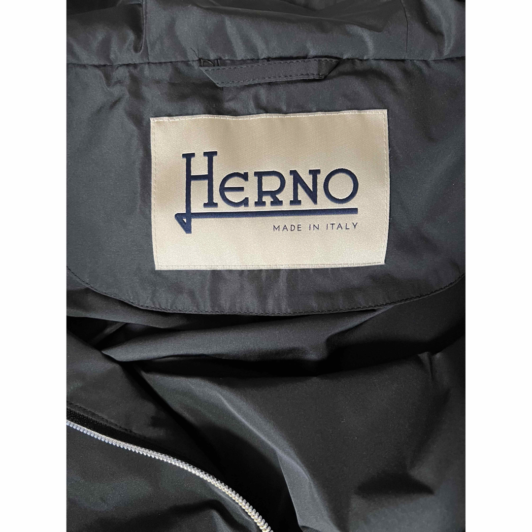 HERNO(ヘルノ)のHERNO NEW TECHNO タフタ フーデッドブルゾン　38 レディースのジャケット/アウター(スプリングコート)の商品写真