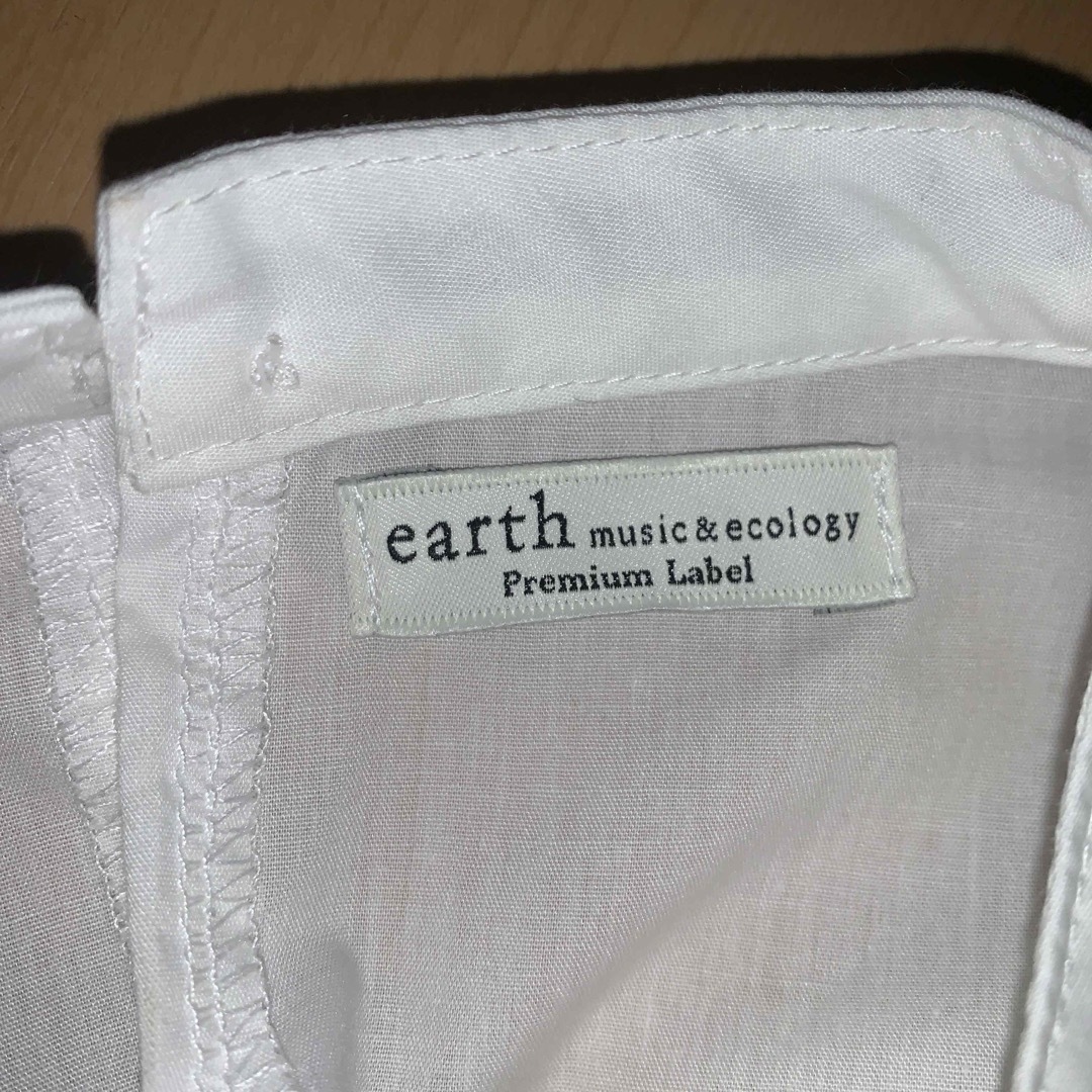 earth music & ecology(アースミュージックアンドエコロジー)の未使用　ブラウス レディースのトップス(シャツ/ブラウス(長袖/七分))の商品写真