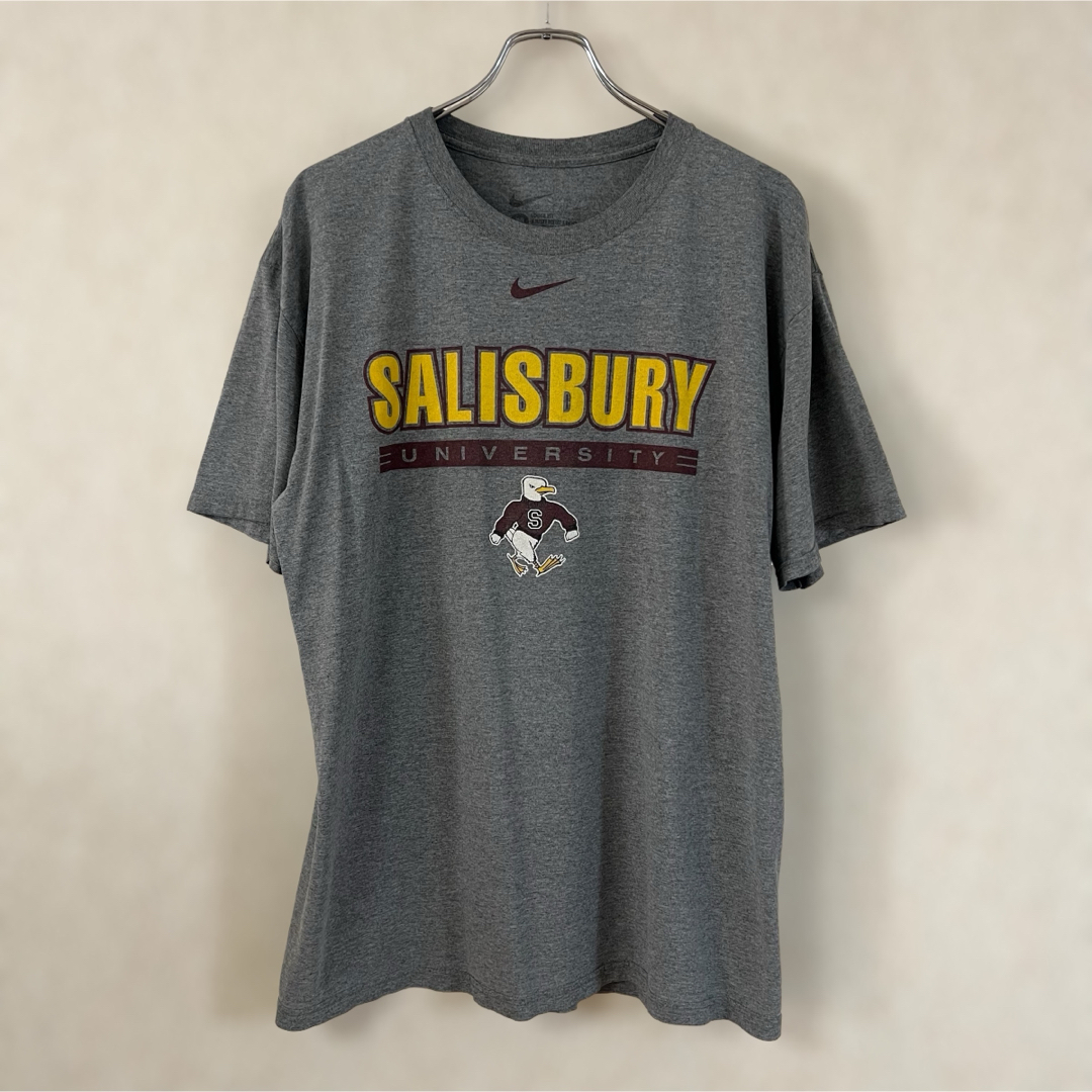 NIKE(ナイキ)のNIKE × SALISBURY UNIV. ナイキ × ソールズベリー大学 メンズのトップス(Tシャツ/カットソー(半袖/袖なし))の商品写真