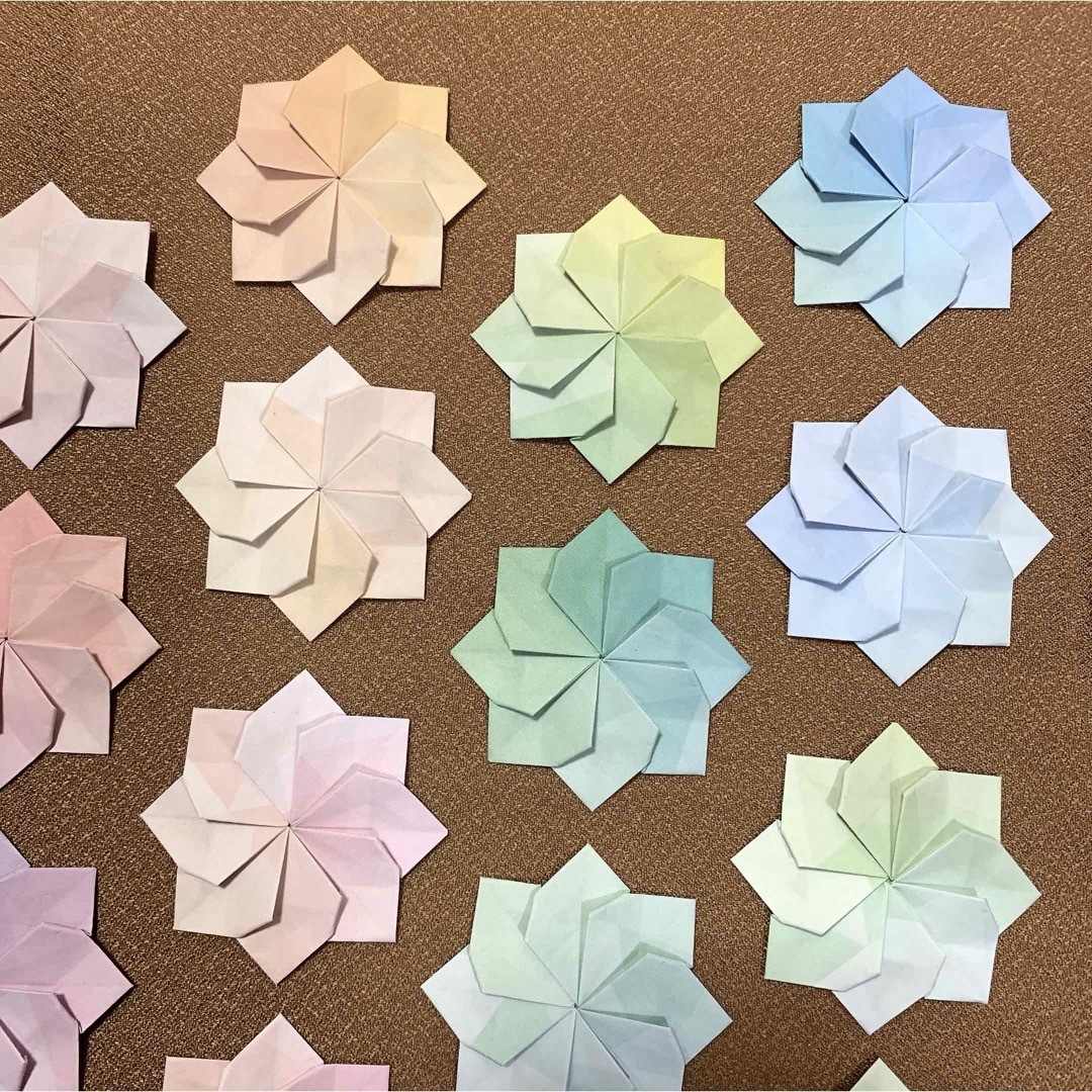 お花 グラデーション(小) 20個 折り紙メダル ハンドメイドの素材/材料(各種パーツ)の商品写真